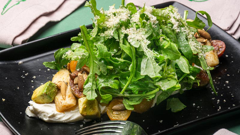 ensalada-de-arugula-con-palmitos-asados